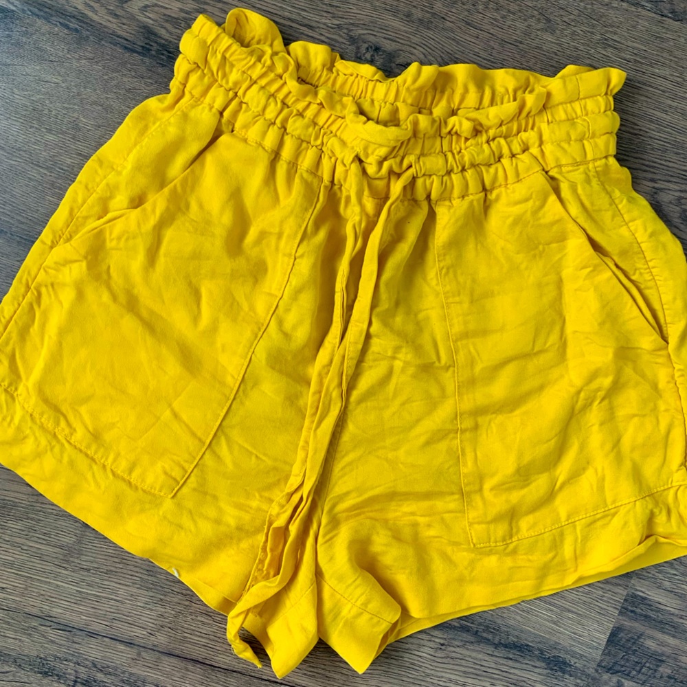 H&M drawstring high waisted mustard yellow shorts with pockets size 4